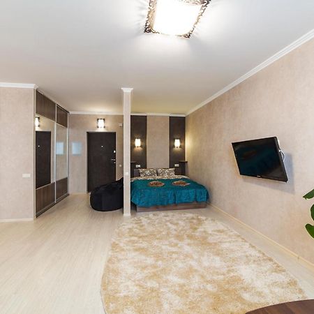 Studio Apartment on Bazhana Kiev Esterno foto